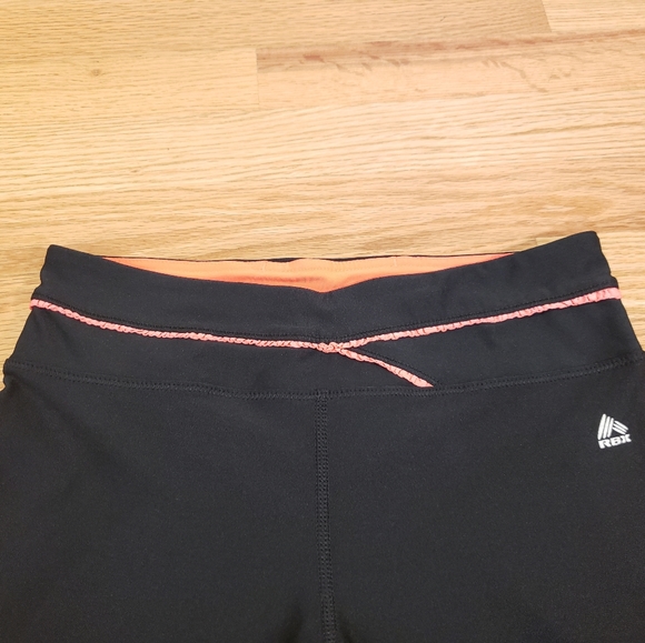 🍓 3/$20 RBX Black Ruffle Trim Cropped Leggings - Picture 4 of 9